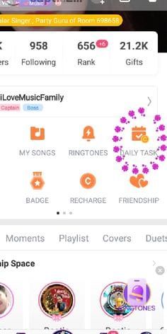 Скриншот комнаты StarMaker с закрепленным сообщением о голосовании