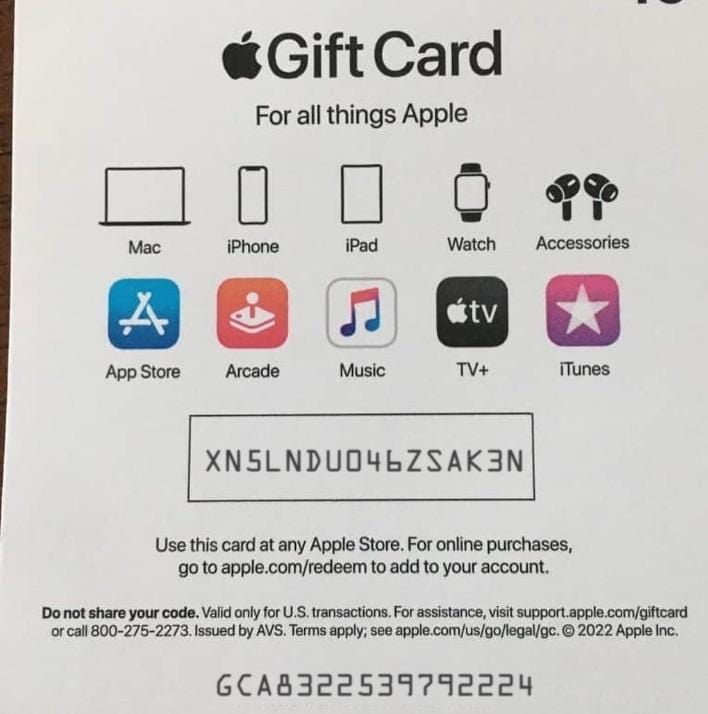 Скриншот мошеннической и легальной подарочной карты Apple в игре