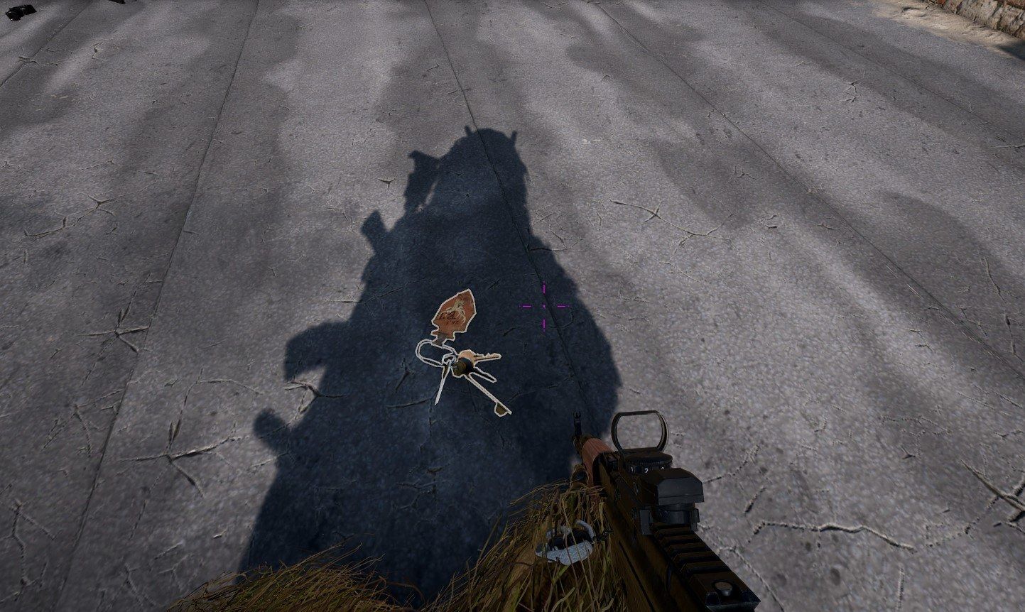 Ключ от секретного подвала в виде лута на полу на треснувшем бетоне в PUBG Mobile