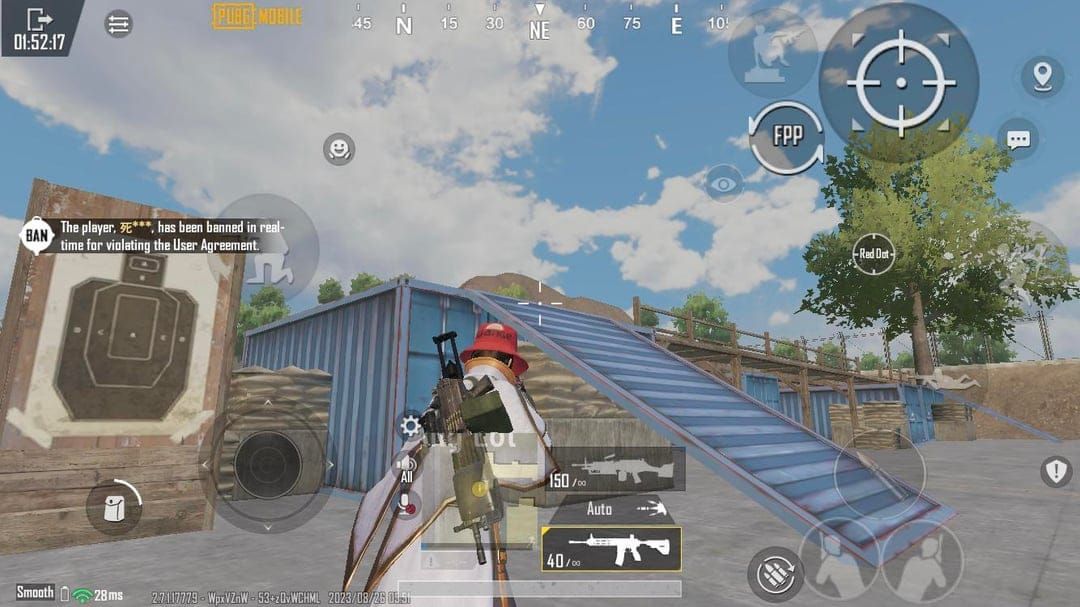 Скриншот тренировочной площадки PUBG Mobile, показывающий тестирование раскладки HUD
