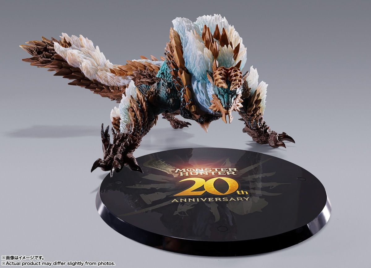 Памятная модель к 20-летию Monster Hunter "S.H.MonsterArts Fire Dragon/Thunder Wolf Dragon" доступна для заказа уже сегодня.