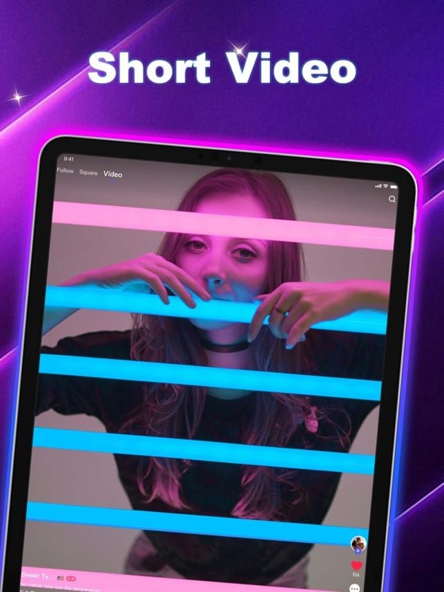 Poppo Live iPad interface showing multiple chat windows and streaming controls in split-screen layout