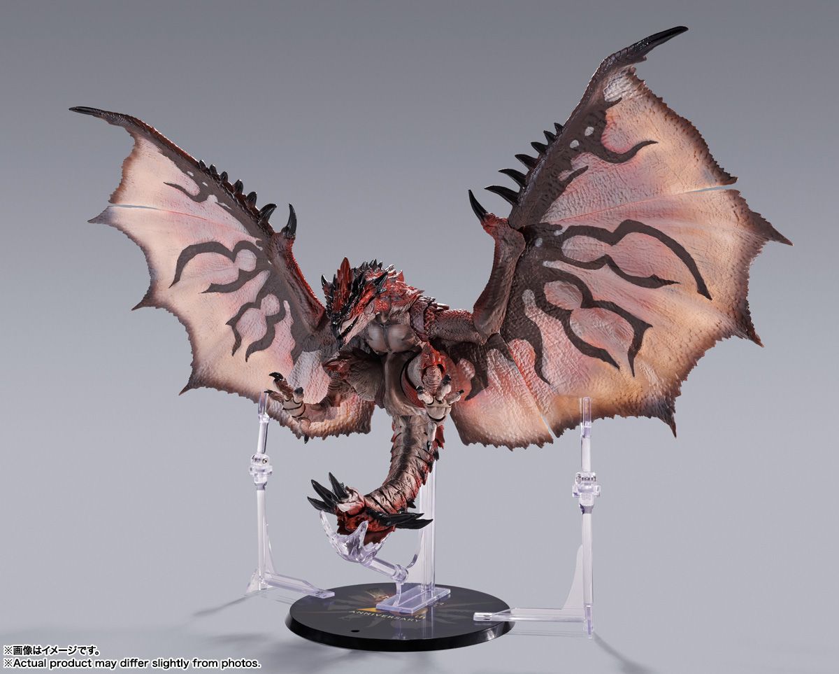 Памятная модель к 20-летию Monster Hunter "S.H.MonsterArts Fire Dragon/Thunder Wolf Dragon" доступна для заказа уже сегодня.