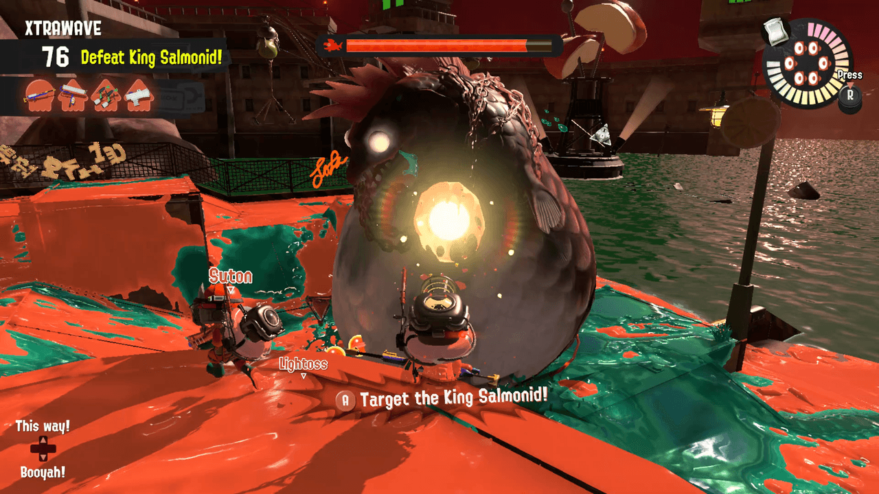 Игроки Splatoon 3 стреляют яичной пушкой в Кохозуну во время Экстраволны